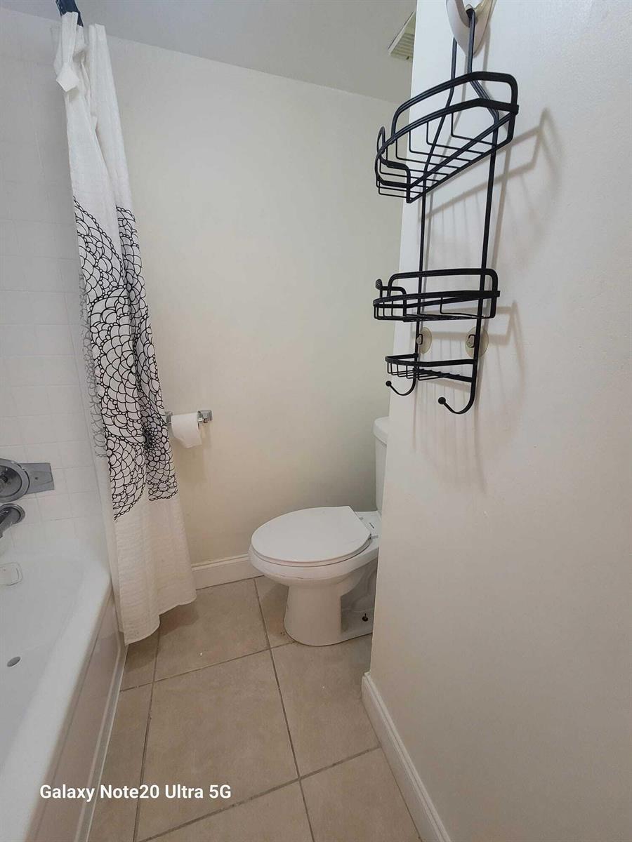 Building Photo - 4324 NW 9th Ave