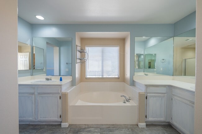 Building Photo - 3713 Steeple Way