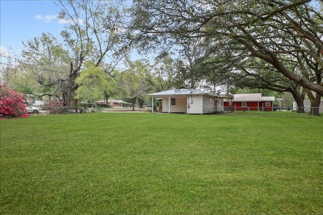Building Photo - Completely Renovated 3 Bed 2 Bath home with HUGE fenced yard & shed