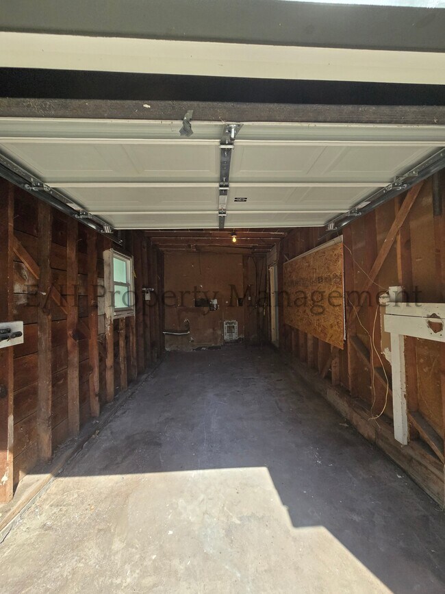 Building Photo - 828 S Pershing St