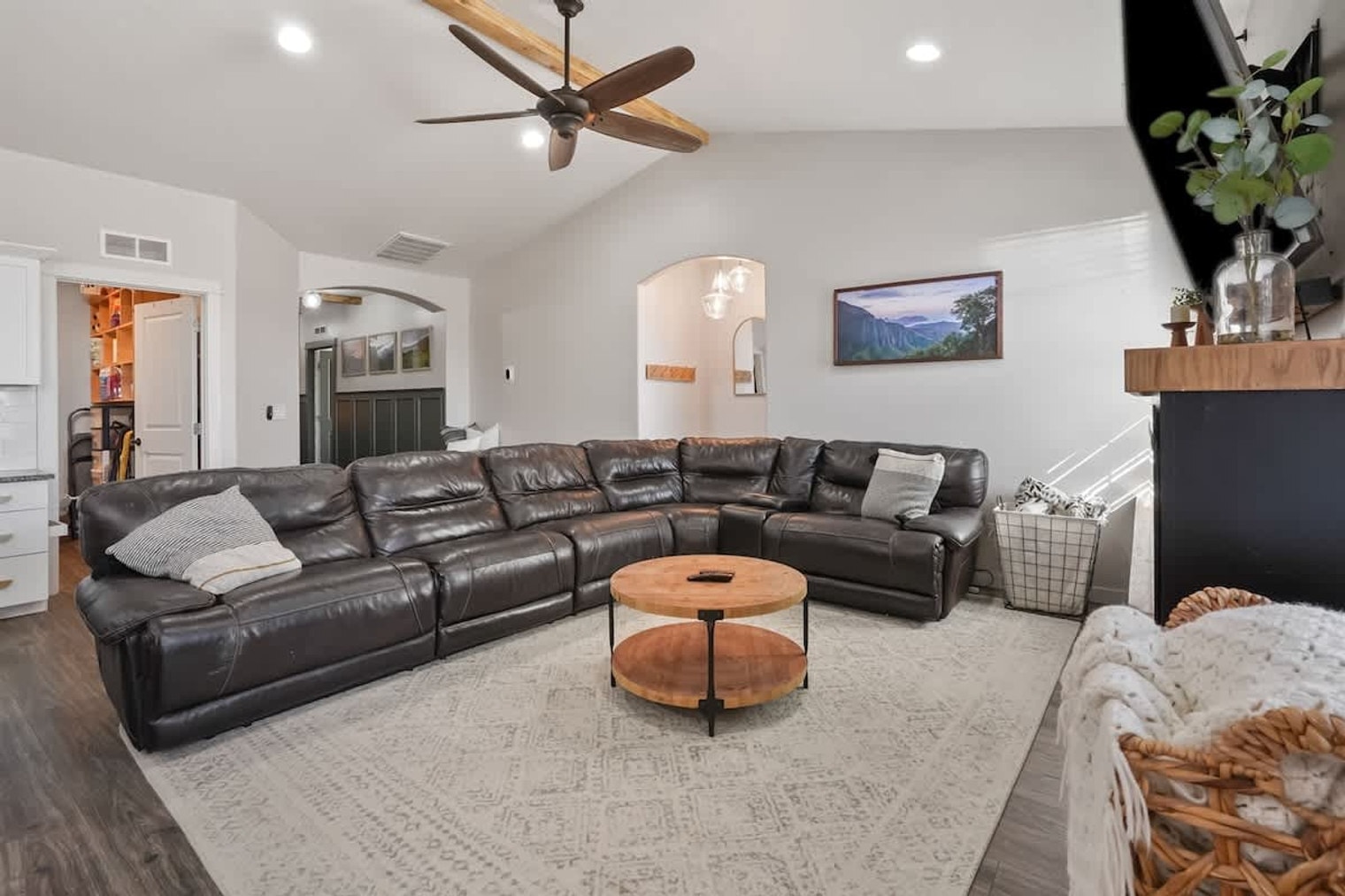 Building Photo - 304 Cliff Swallow Ave