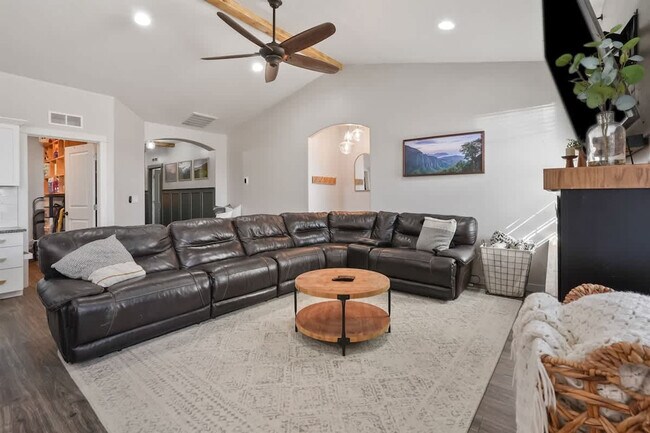 Building Photo - 304 Cliff Swallow Ave