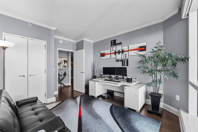 Building Photo - 77 Hudson St