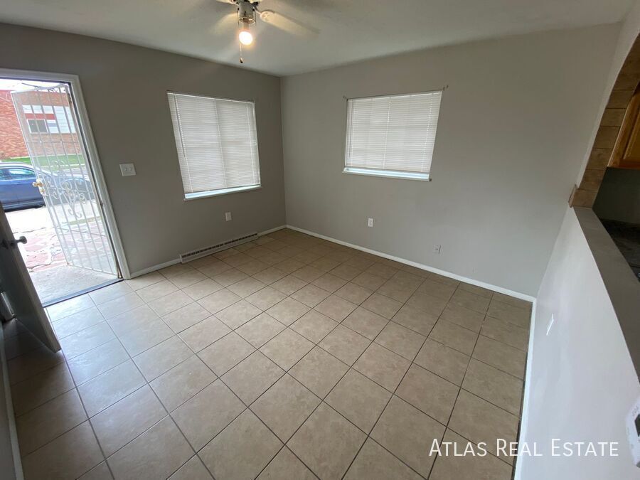 Building Photo - 881 E Egbert St