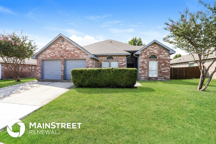 Primary Photo - 328 Willow Creek Dr