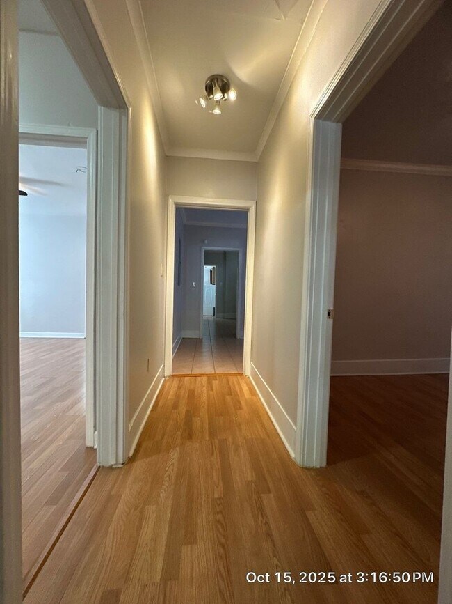 Building Photo - 4 Bedroom Home Now Available in the Midtow...