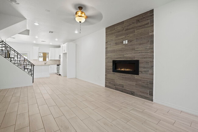 Building Photo - 6315 Escondido Dr