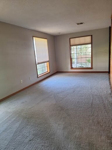 Building Photo - 858 Victory Dr