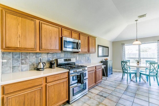 Building Photo - 14015 Blue Vista Dr