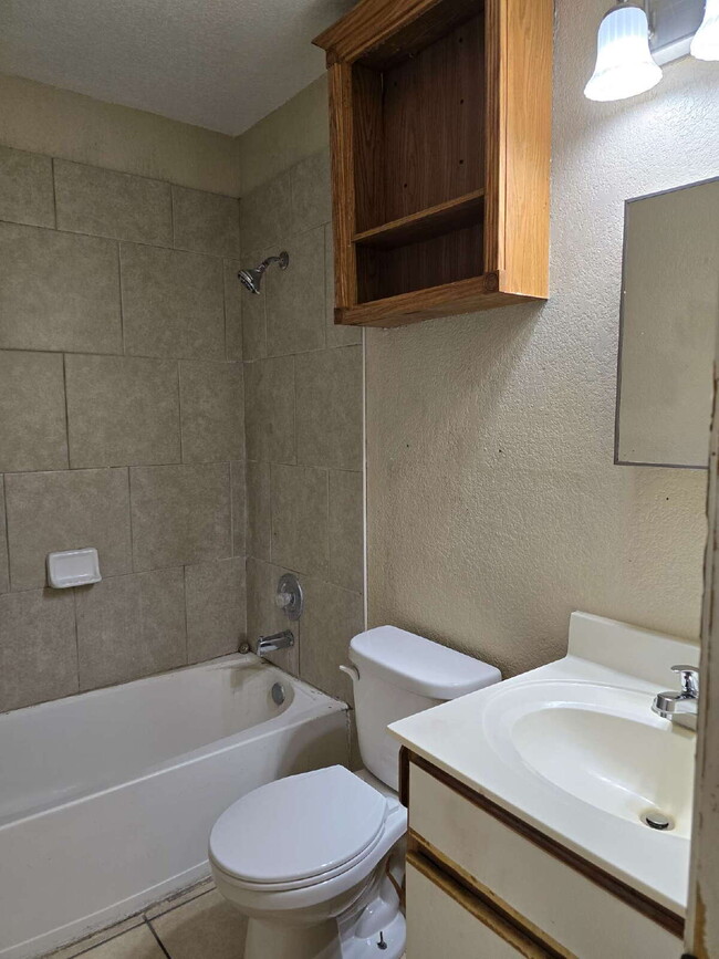 Building Photo - "Charming 3-Bedroom Sanctuary in San Anton...