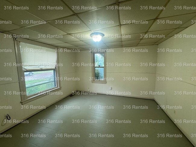 Building Photo - $799 - 2 bed 1 bath - Single Family Home