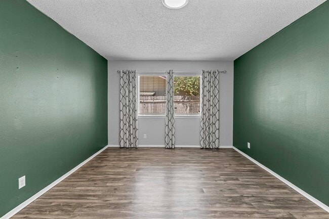 Building Photo - 9011 Quail Valley Dr