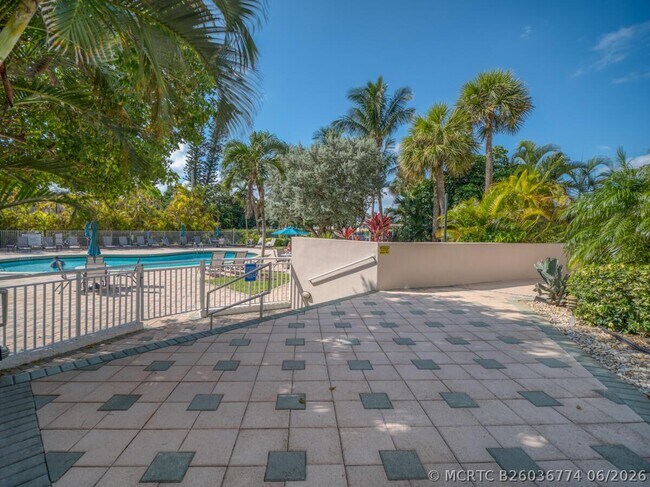 Building Photo - 2851 S Ocean Blvd