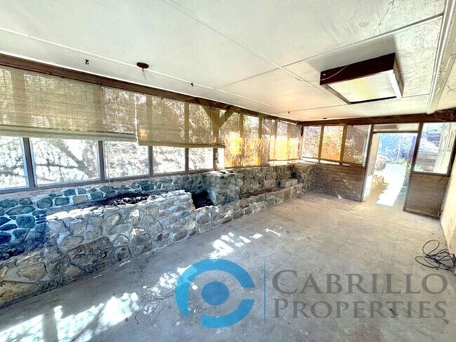 Building Photo - 3182 Central Ave