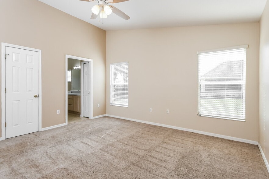 Building Photo - 2318 Sweetwater Blvd