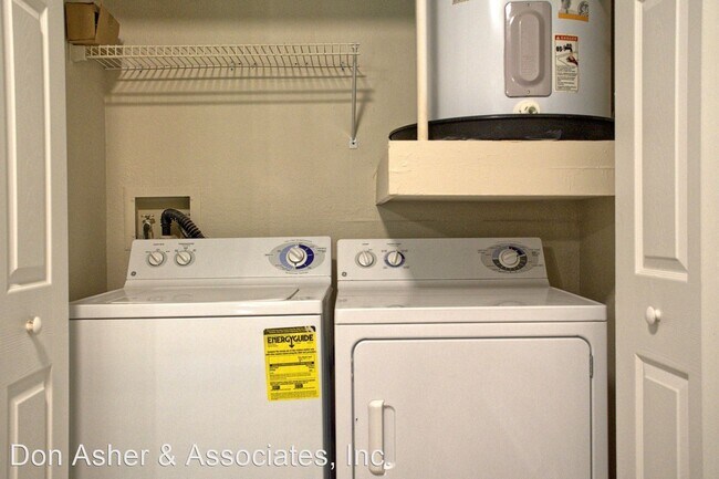 Building Photo - 2 br, 1 bath House - 465 Forestway Circle ...