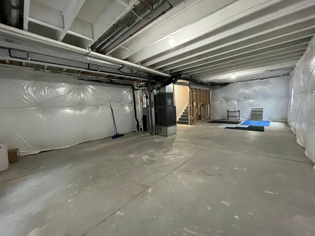 Building Photo - 1845 Tinker Dr