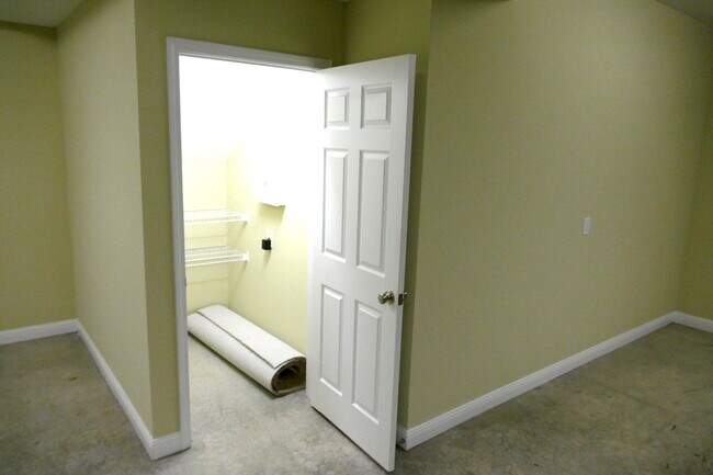 Building Photo - 104 Mahler Ave