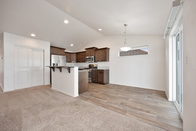 Building Photo - Bright 3-Bedroom Retreat with 2 Full Baths...