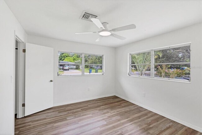 Building Photo - 2460 Whippoorwill Cir