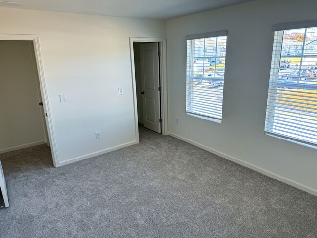 Building Photo - Brand new 2100sqft 4-bedroom / 3-Bath in t...