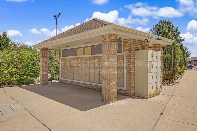 Building Photo - 8757 W Cornell Ave
