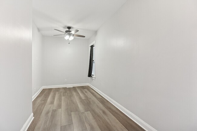 Building Photo - 3227 S Wells St