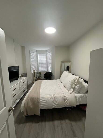 Building Photo - 1619 Palisade Ave