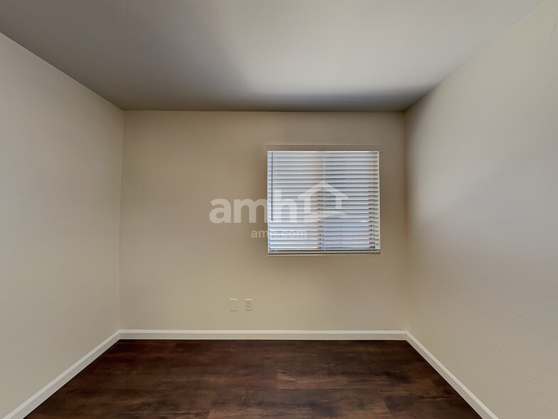 Building Photo - 729 W Firehawk Dr