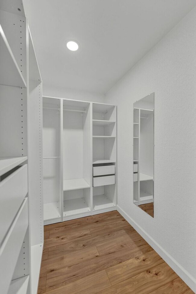 Building Photo - Spacious Poolside Condo!