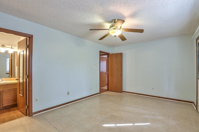 Building Photo - 1609 Willow Bend Way