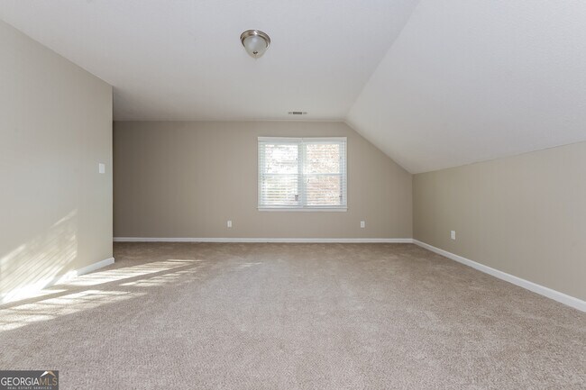 Building Photo - 65 Pine Tree Dr