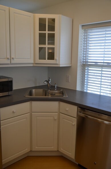 Building Photo - 18 Berrian Pl