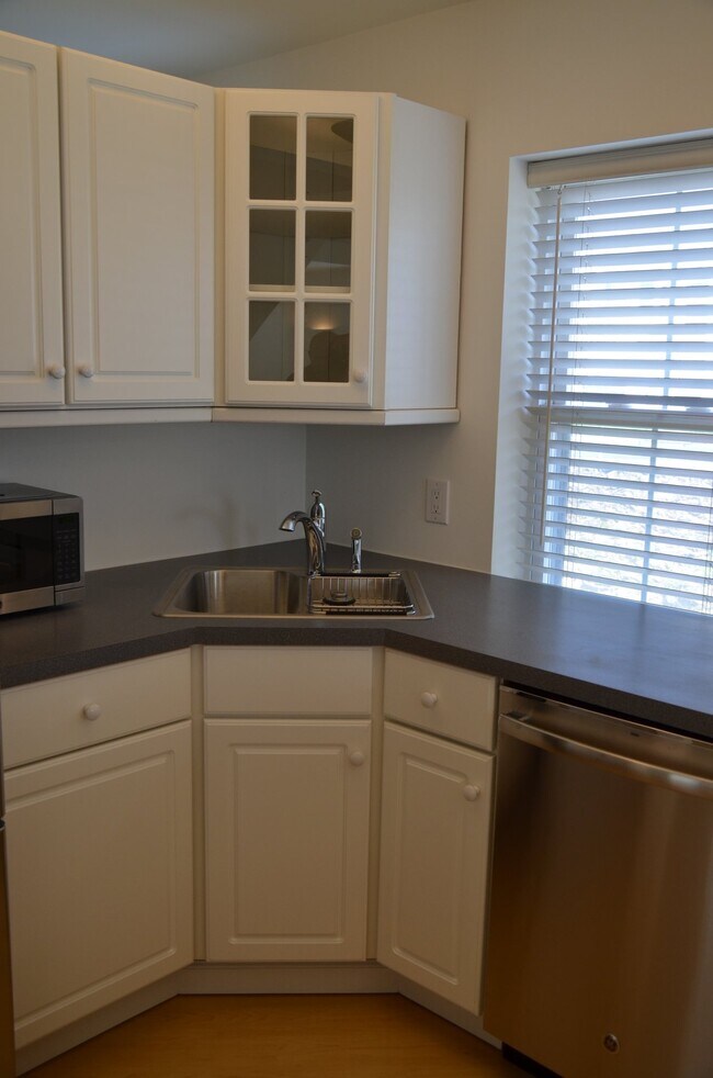 Building Photo - 18 Berrian Pl