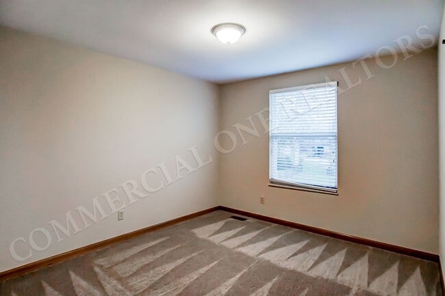 Building Photo - Beautiful 4 Bedroom Home near Mill Run