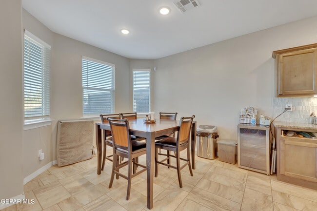 Building Photo - 912 Crystal Deer Dr