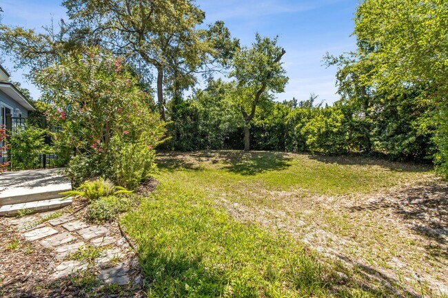 Building Photo - Amelia Island Cottage - Excellent condition