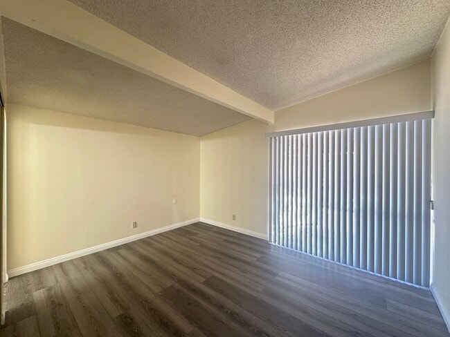 Building Photo - Washington & Jones