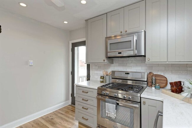 Building Photo - 3554 Jamieson Ave