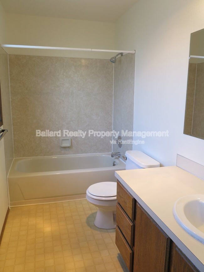 Building Photo - 1127 NW 63rd St