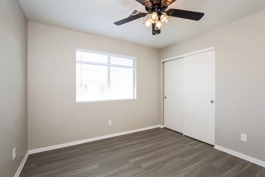 Building Photo - 1945 Barrel Oak Ave