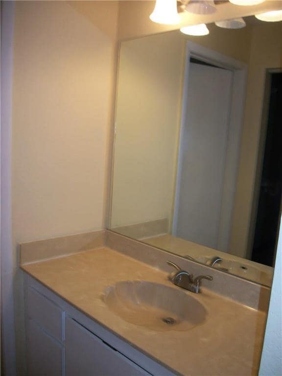 Building Photo - 4953 E Lakes Dr