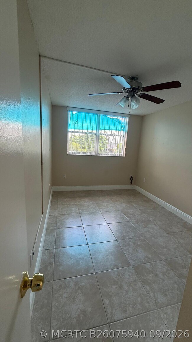 Building Photo - 1805 Sans Souci Blvd