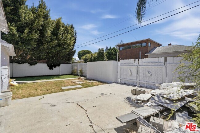 Building Photo - 2938 Kansas Ave