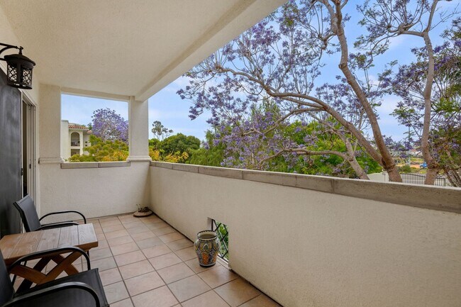 Building Photo - 128 Por La Mar Cir