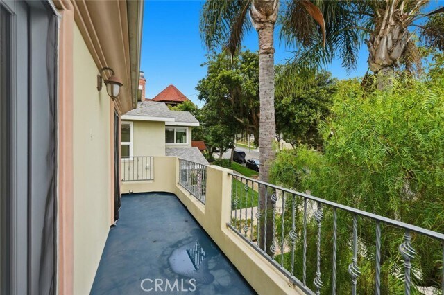 Building Photo - 233 S Irena Ave