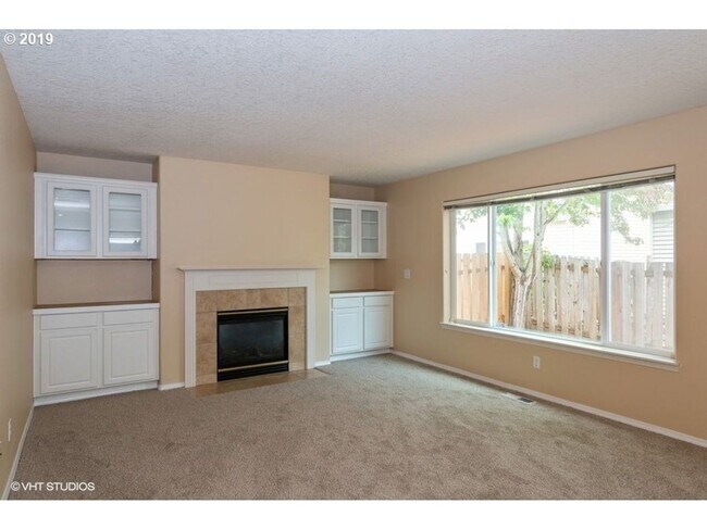 Building Photo - 3Bd/2.5Ba in a Well-Liked Bethany Neighborhood ~ Washer/Dryer Included with 2 Car Garage and Fenc...