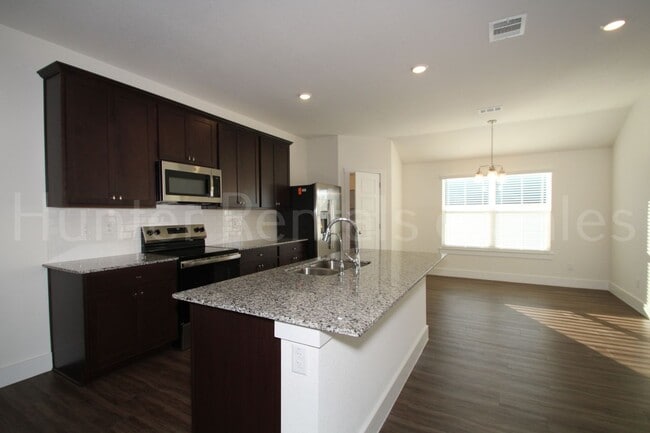 Building Photo - Newer Modern Cove 4 Bedroom