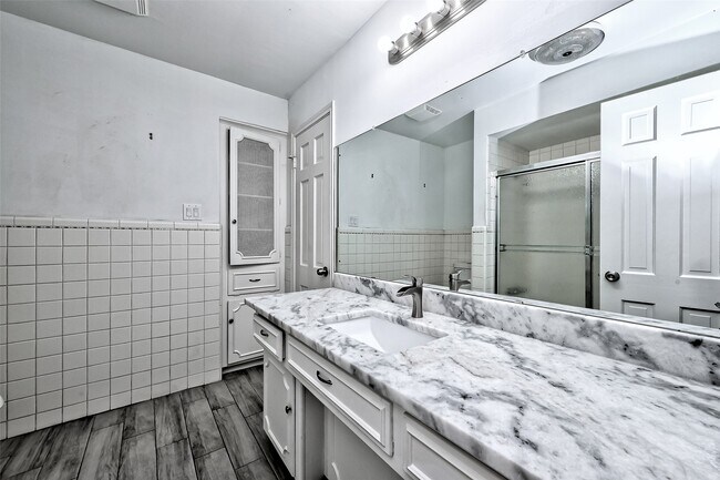 Building Photo - 5319 S Braeswood Blvd