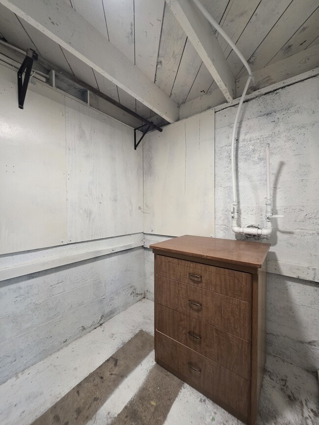 Building Photo - 1060-KE1060 15th St NE